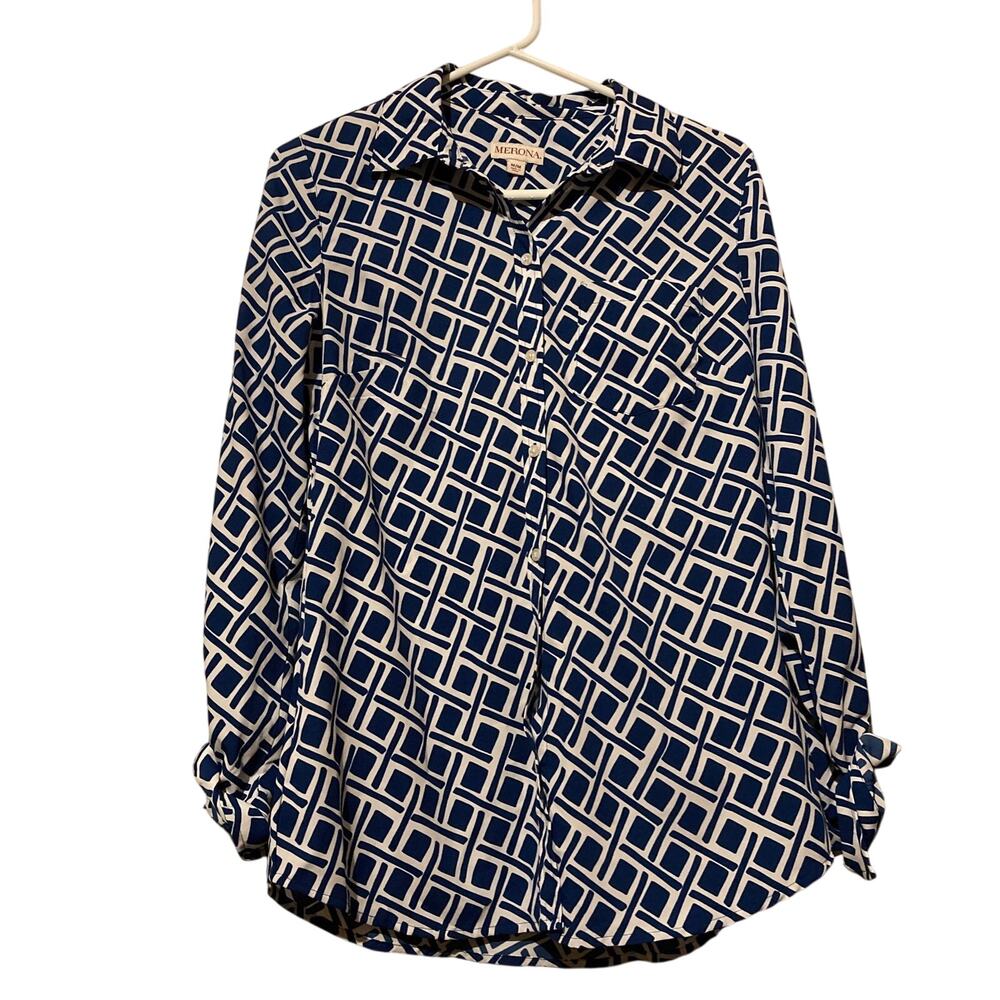 Merona Womens Shirt Size Medium Button-Up Blue & White Geometric Business Casual